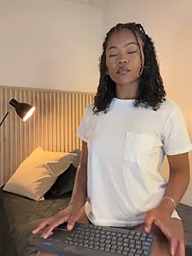 Snapshot of vanestraus chatting on February 5, 2026, 8:48 pm vanestraus online show from February 5, 2026, 8:48 pm