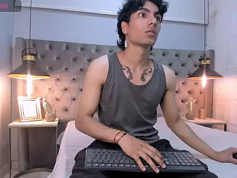 MattFiore online show from November 24, 2025, 11:32 am