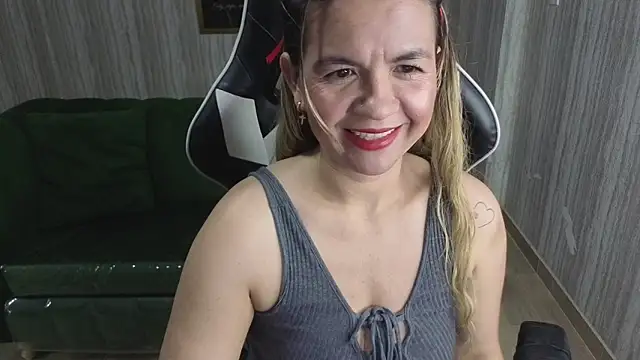 paula lorens t1  online show from November 30, 2025, 3:18 am