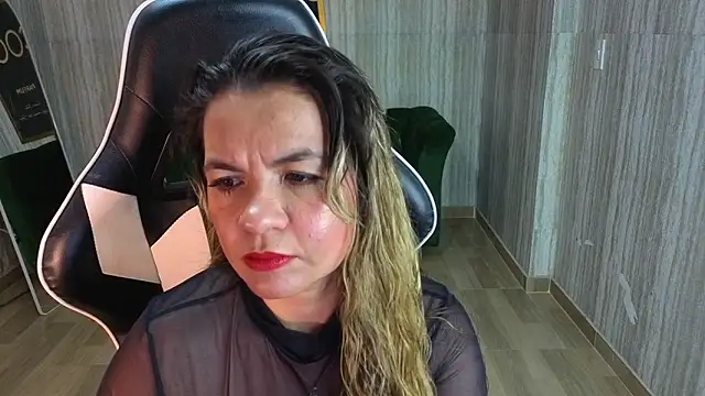 paula lorens t1  online show from November 20, 2025, 3:07 am