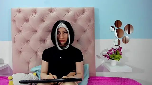 Charlothe 7 online show from December 20, 2025, 4:15 am