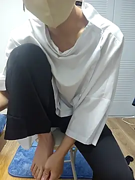 hinata 29 online show from April 22, 2026, 12:45 pm