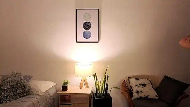 alana  29 online show from November 25, 2025, 8:09 pm