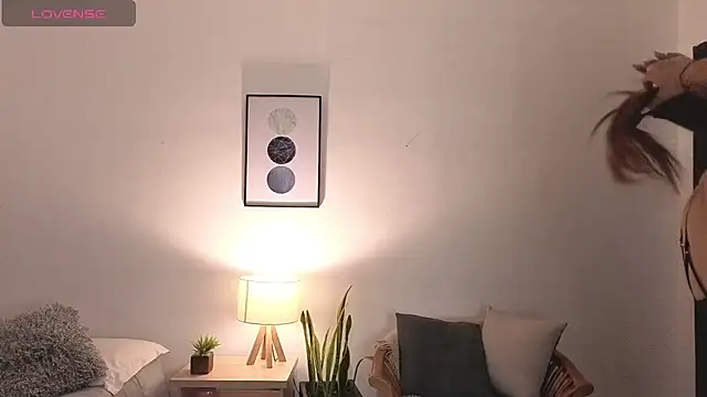 alana  29 online show from November 30, 2025, 6:41 pm