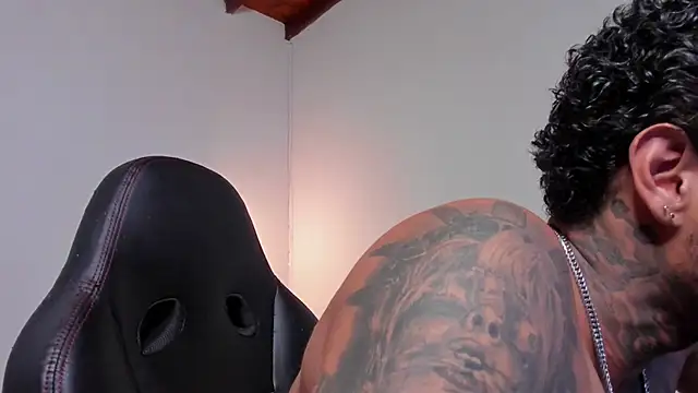 LuigiVitale 1 online show from February 22, 2026, 1:19 am