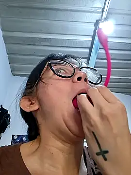 Hailee 520 online show from November 27, 2025, 2:39 pm