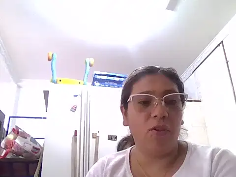 marcelaxxxl online show from November 26, 2025, 1:22 pm