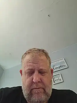 Snapshot of Mikey40wv chatting on July 7, 2026, 7:28 pm Mikey40wv online show from July 7, 2026, 7:28 pm