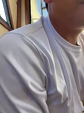 algila08 online show from April 17, 2026, 6:44 pm