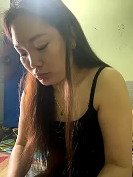 ryry-cute online show from November 18, 2025, 3:32 am