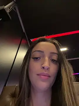 BelleRune online show from April 16, 2026, 9:39 pm