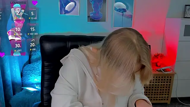 LouiseMous online show from November 24, 2025, 10:21 pm