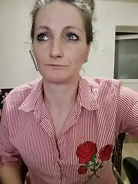 CrazyMaya39 online show from April 14, 2026, 9:09 pm