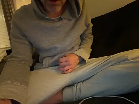 Brandonn1989amateur online show from November 17, 2025, 9:52 pm