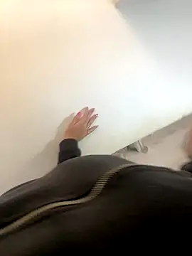 Snapshot of Scarlett_Noire_outdoors chatting on November 18, 2025, 7:50 pm Scarlett Noire outdoors online show from November 18, 2025, 7:50 pm