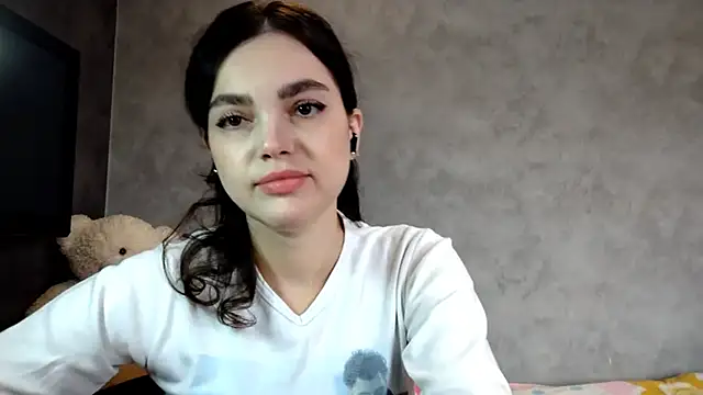 LillyWesthouse online show from November 18, 2025, 9:12 am