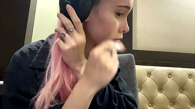 ChanteNovack online show from November 19, 2025, 9:31 am