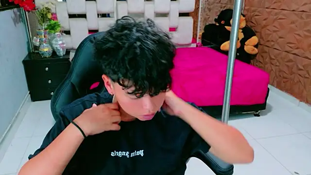 lunabustygirl online show from February 8, 2026, 3:37 am