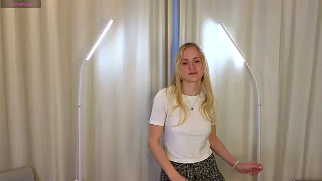 ToshiaPotvin online show from December 1, 2025, 5:19 am