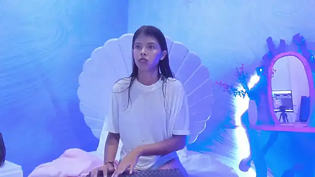 arietta skinny online show from November 24, 2025, 7:58 pm