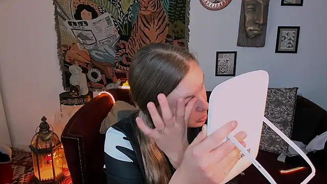 SandraLindsey online show from December 2, 2025, 9:55 am