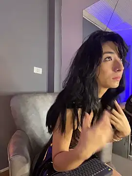 AmbarOishi   online show from December 18, 2025, 1:48 pm