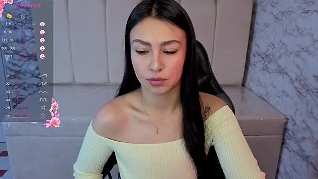 Maleja v  online show from December 14, 2025, 1:49 pm