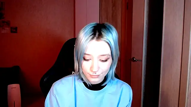 SophiaLur online show from November 21, 2025, 3:55 pm