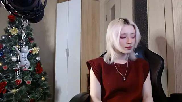 SophiaLur online show from January 12, 2026, 4:58 pm