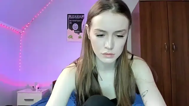 tinyglow online show from March 13, 2026, 9:31 pm