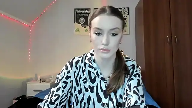 tinyglow online show from December 16, 2025, 11:58 am