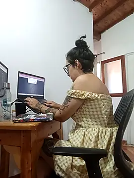 Melinerd online show from November 18, 2025, 4:21 pm