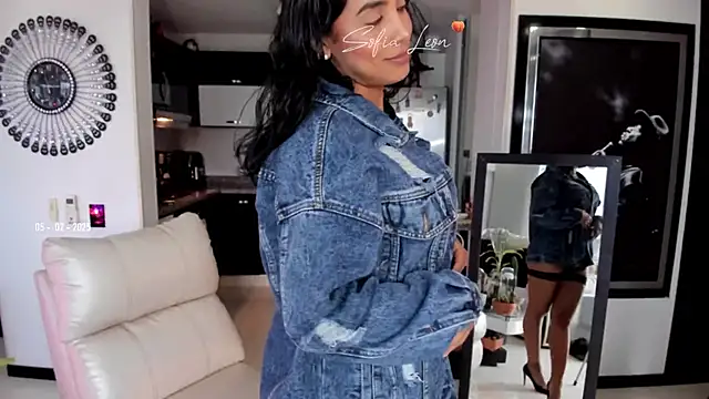 Snapshot of sofiasexhot chatting on February 5, 2025, 2:16 pm sofiasexhot online show from February 5, 2025, 2:16 pm