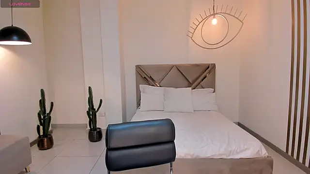 Snapshot of MayaHoffman chatting on January 15, 2026, 11:35 am MayaHoffman online show from January 15, 2026, 11:35 am