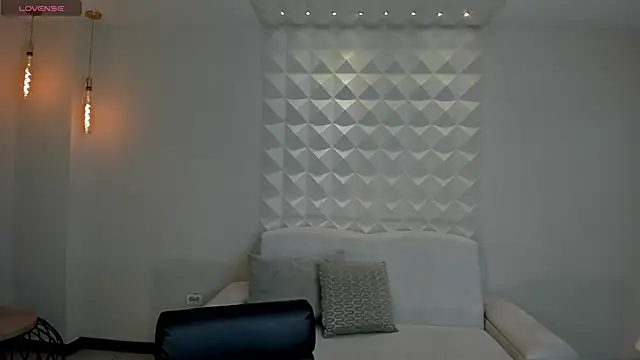 SophieLanne online show from March 11, 2026, 4:28 am