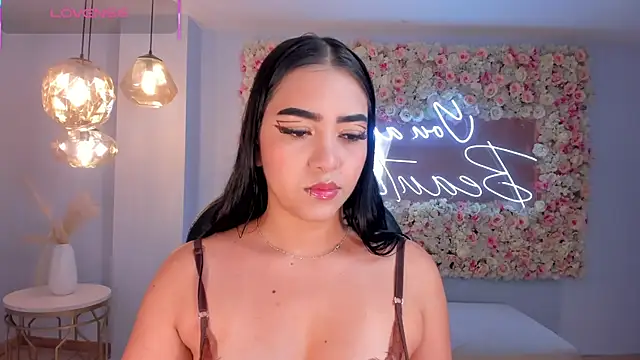 SophieLanne online show from February 13, 2026, 4:12 am