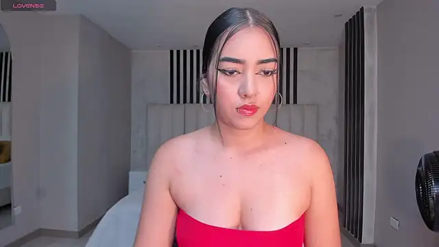 SophieLanne online show from November 30, 2025, 11:27 pm