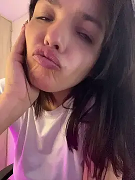 Snapshot of LaraDanverss chatting on June 24, 2026, 2:15 pm LaraDanverss online show from June 24, 2026, 2:15 pm