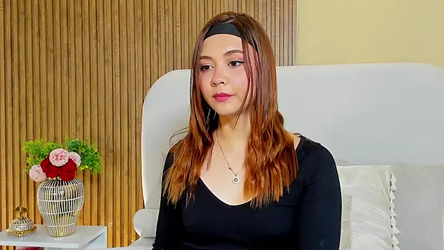 LondraBlush online show from April 8, 2026, 1:34 pm