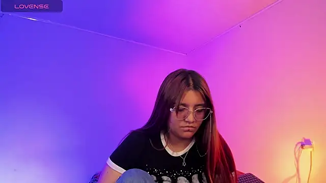 soy-anny1 online show from November 26, 2025, 4:23 am