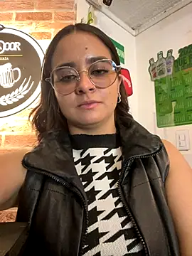 HANNAHBAKER00 online show from November 22, 2025, 9:13 pm