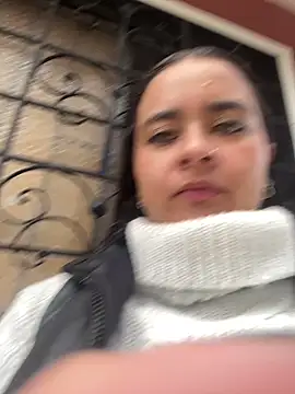 HANNAHBAKER00 online show from November 26, 2025, 9:04 pm