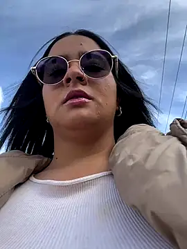 HANNAHBAKER00 online show from December 3, 2025, 8:30 pm