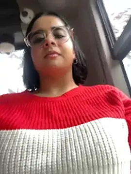 HANNAHBAKER00 online show from November 28, 2025, 9:15 pm