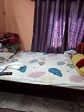 Cute-richa1 online show from January 13, 2026, 5:44 am