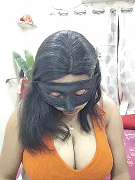 Cute-richa1 online show from May 24, 2026, 3:12 pm