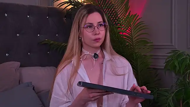 -SaraBlack- online show from July 17, 2026, 4:26 pm