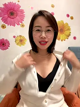 xiaoling2358 online show from December 20, 2025, 1:14 pm