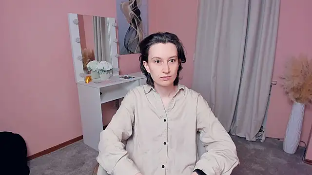 NenaBriand online show from November 26, 2025, 7:30 am