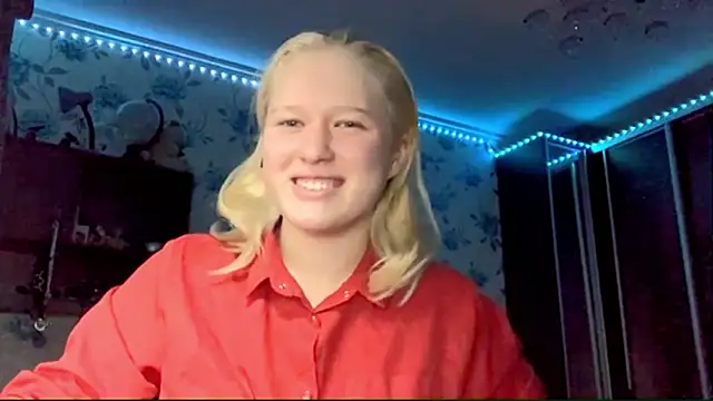 ArissuCuteey online show from November 17, 2025, 3:38 pm